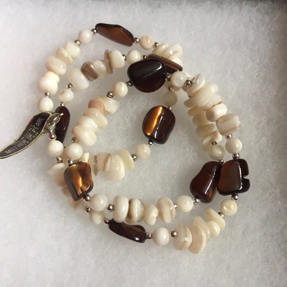 Vtg Genuine Mother of Pearl Shell /Stone Necklace